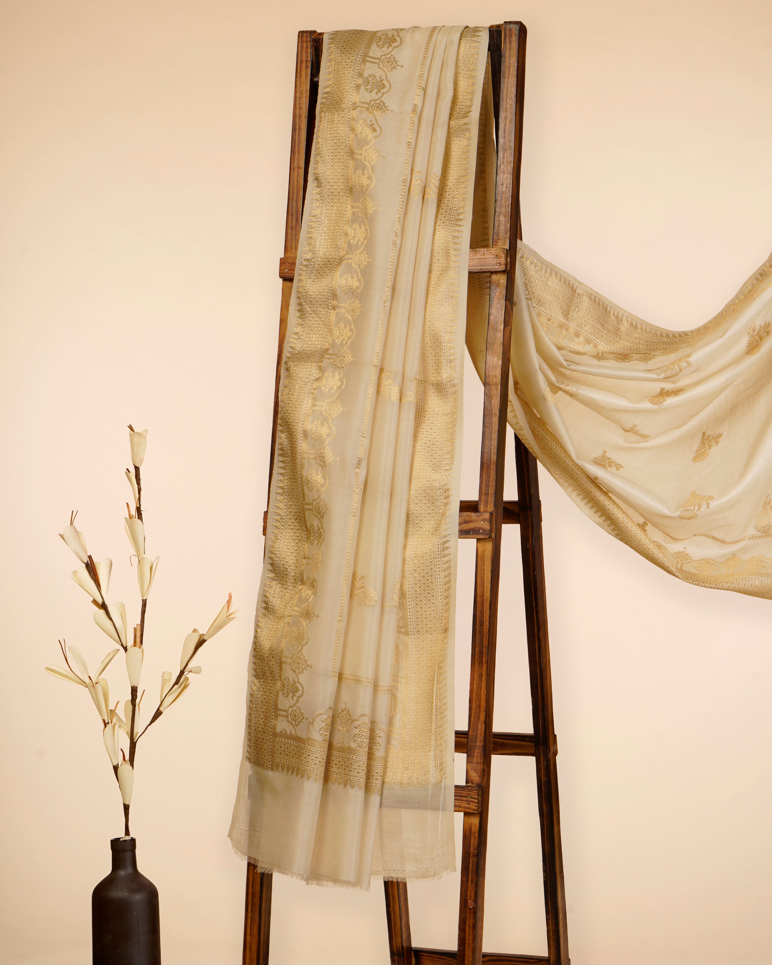 Off White Floral Booti Pattern Handwoven Premium Tusser Cotton Dupatta