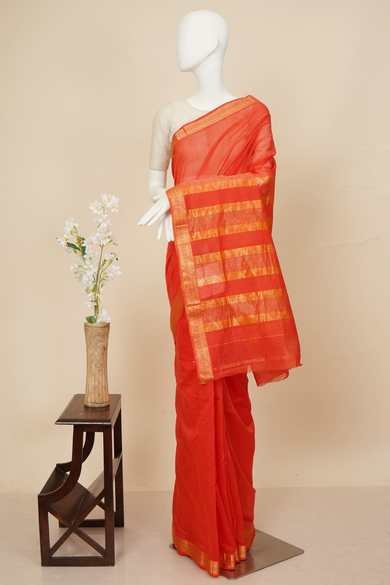 Red Color Handwoven Maheshwari Saree with Blouse Piece