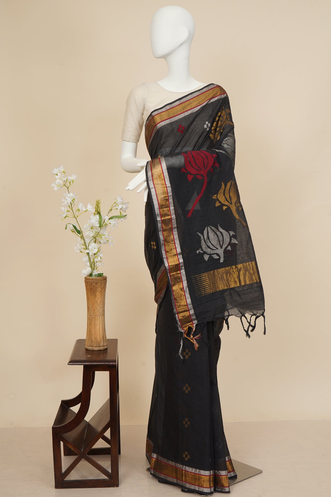 Black Color Handwoven Jacquard Cotton Saree With Blouse Piece