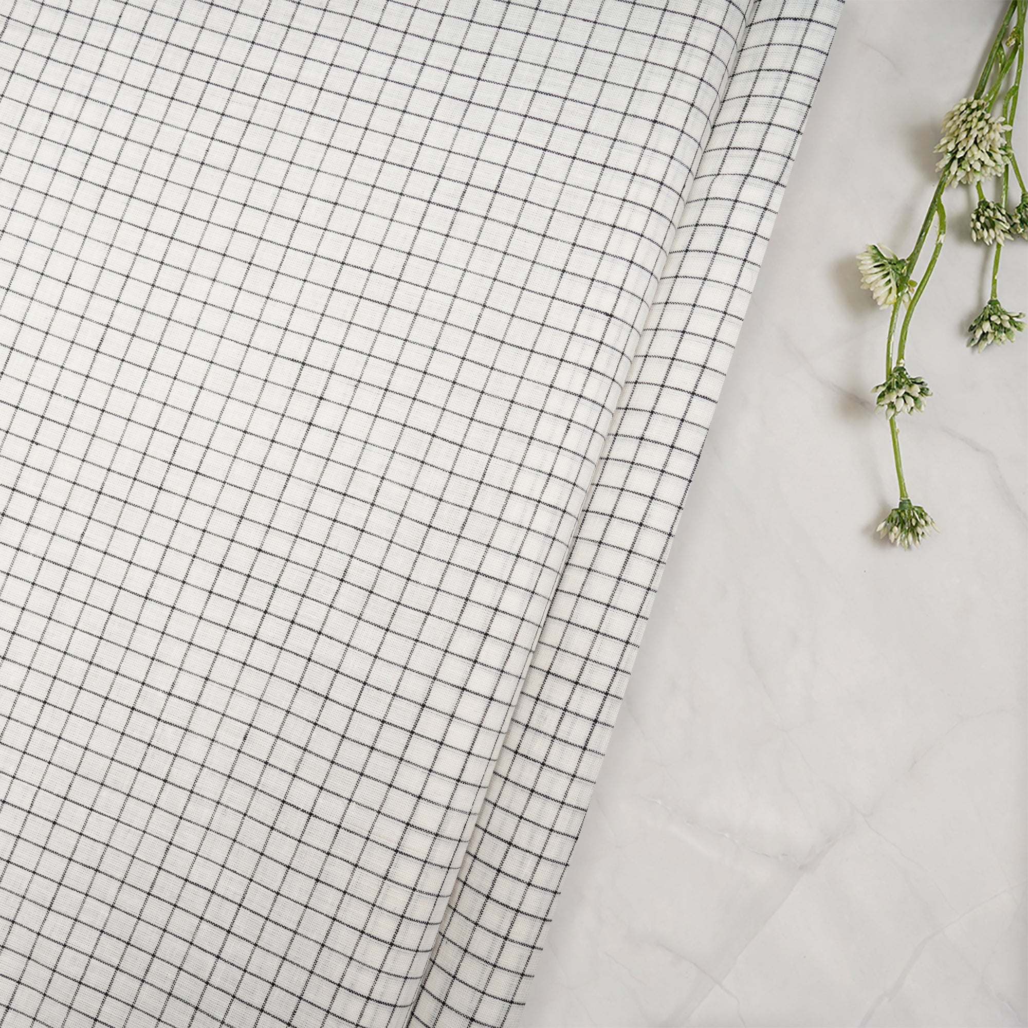 White-Black Check Pattern Yarn Dyed Fancy South Cotton Fabric