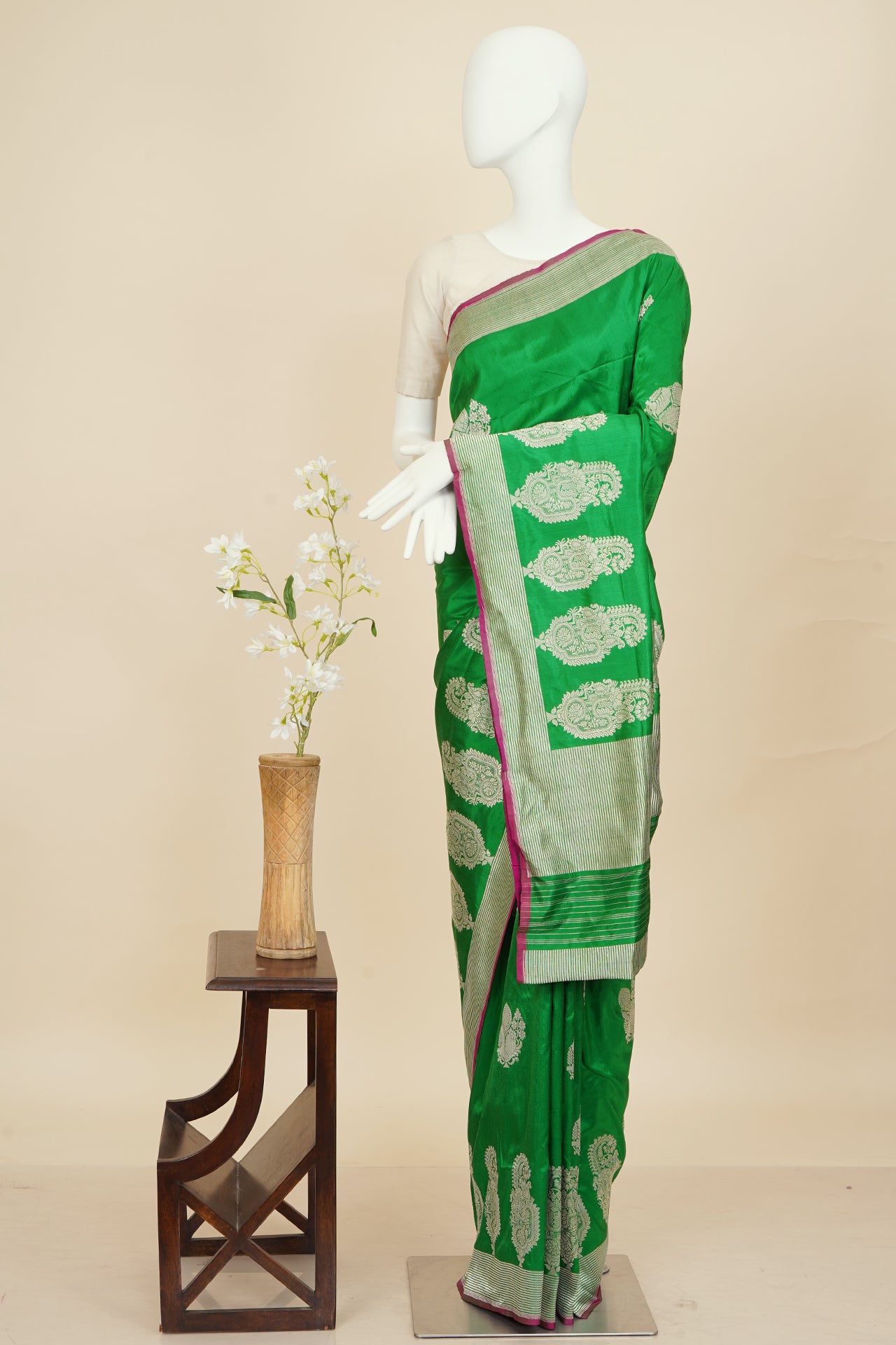 Green Color Handwoven Banarasi Katan Silk Saree with Blouse Piece
