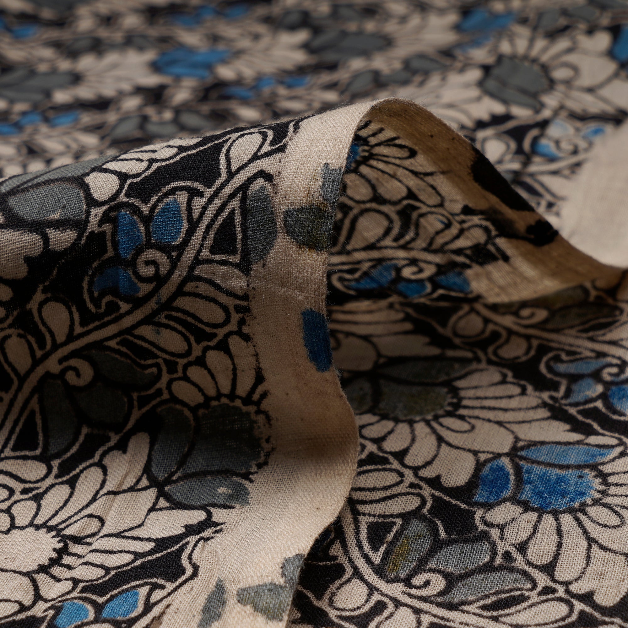 (Pre-Cut 2.75 Mtr)Multi Color Floral Pattern Screen Printed kalamkari Cotton Fabric