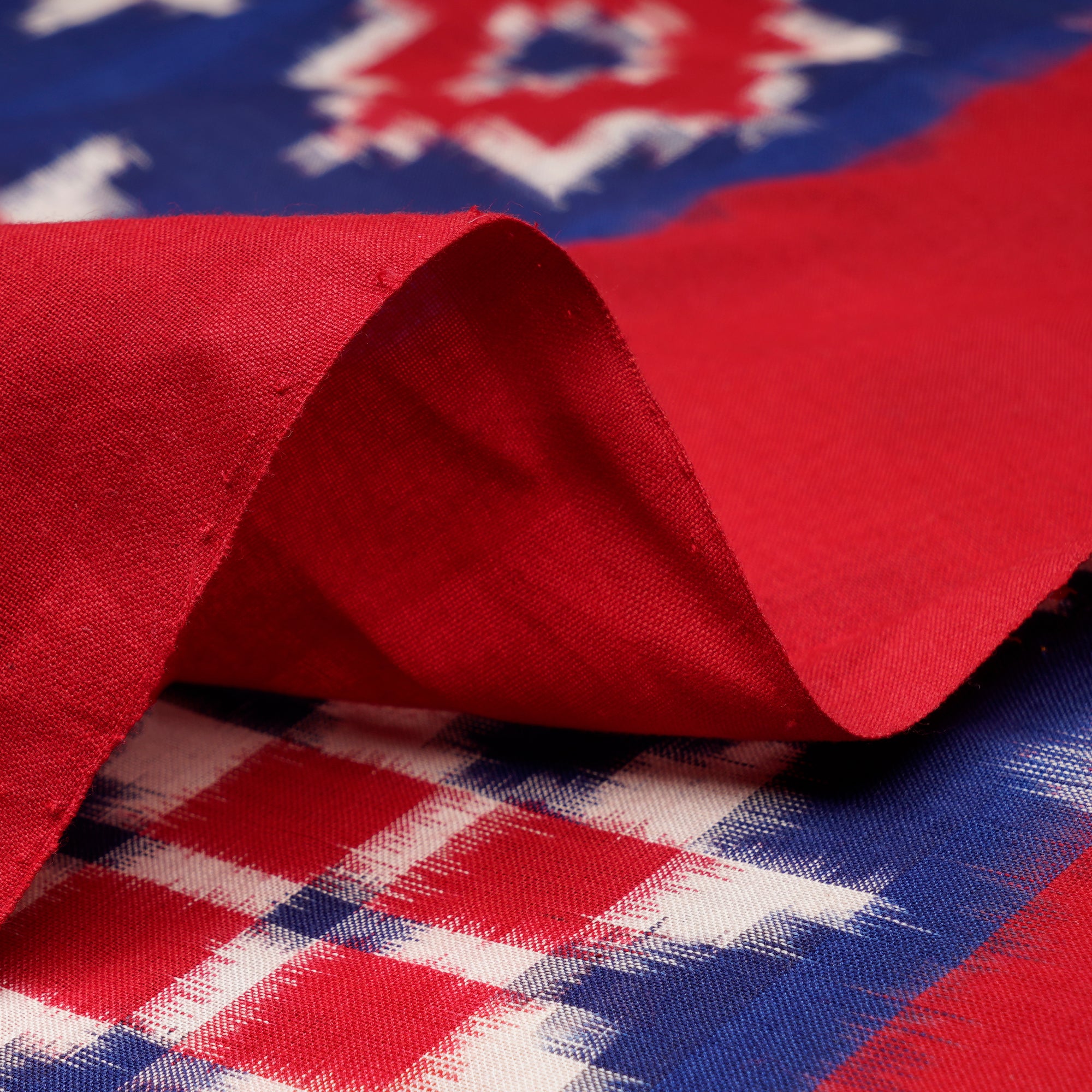 (Pre-Cut 3.90 Mtr) Blue-Red Washed Woven Ikat Cotton Fabric