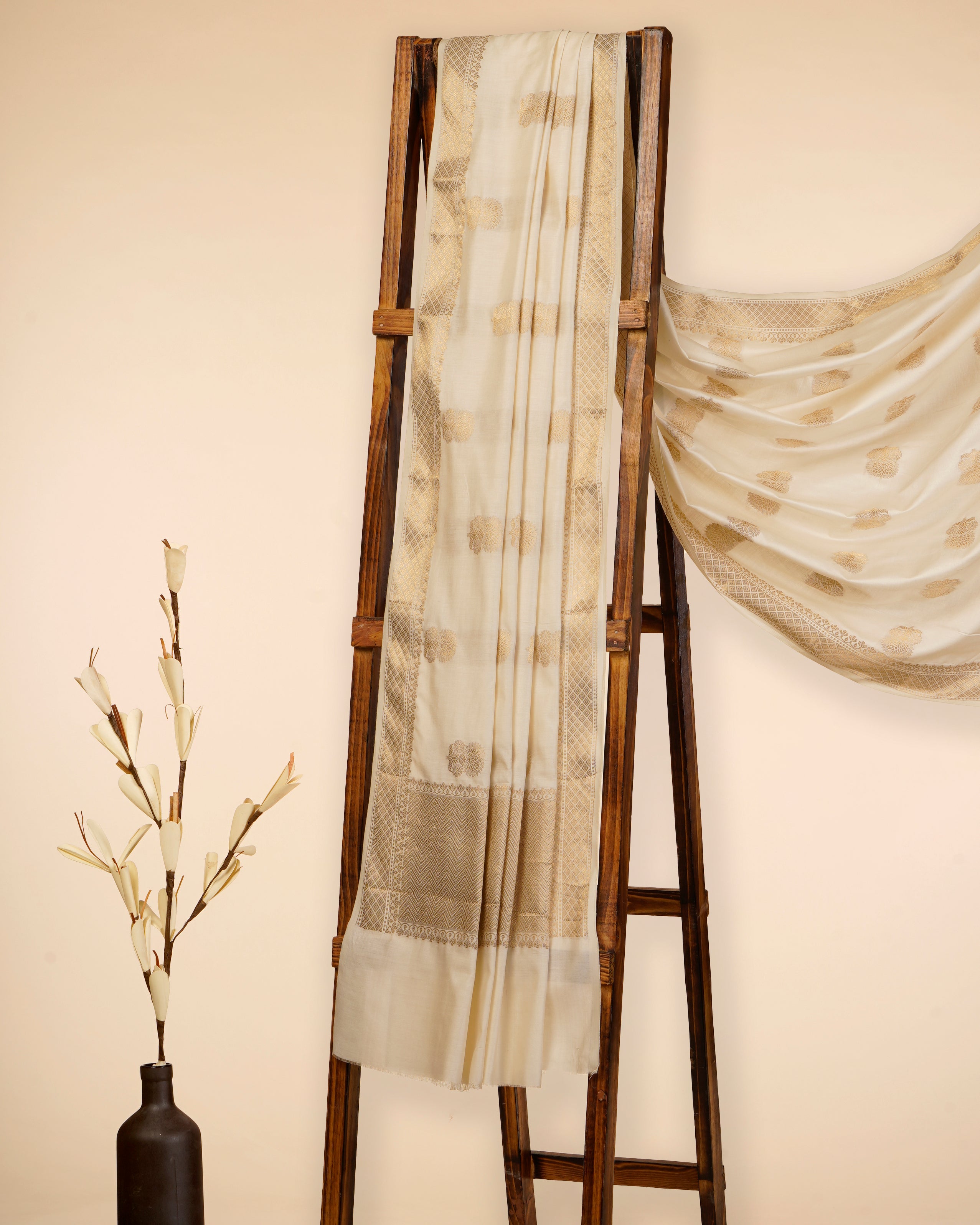 Buy Off White Floral Booti Pattern Handwoven Premium Tusser Cotton ...
