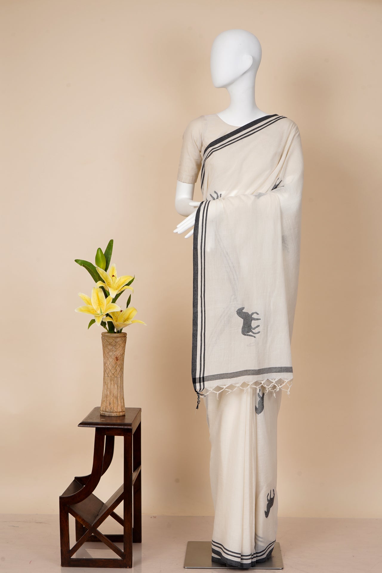 Off-White Color Handwoven Cotton Jamdani Saree With Blouse Piece