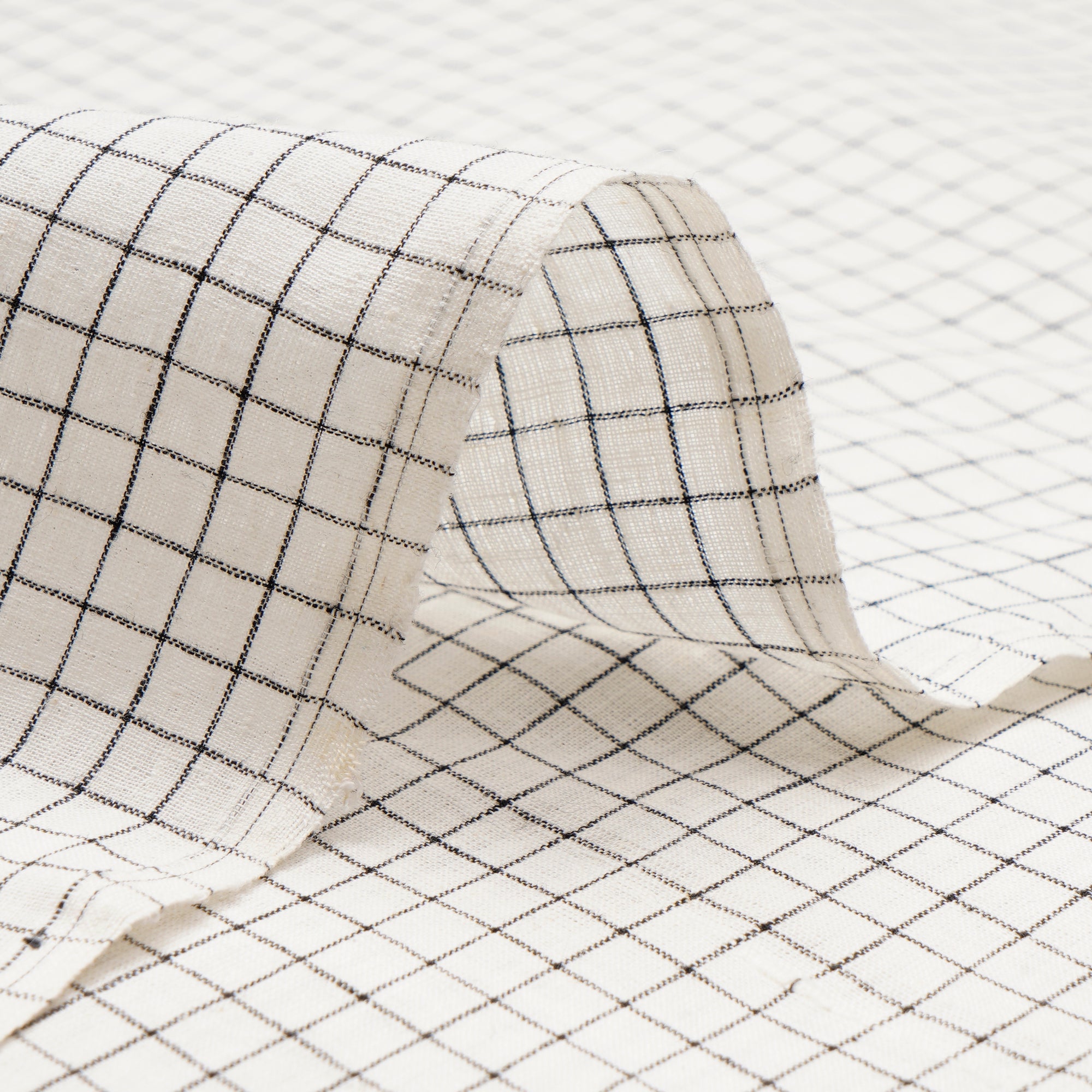 White-Black Check Pattern Yarn Dyed Fancy South Cotton Fabric